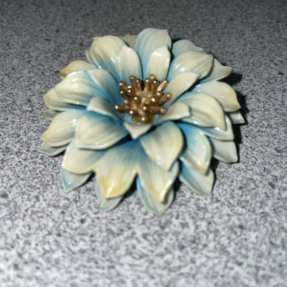 Vtg Crown Trifari Large Blue Flower Brooch With Goldtone Center